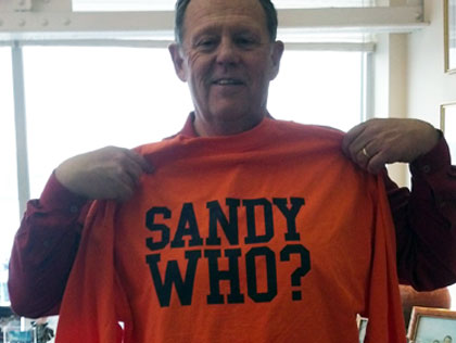 Roland Betts with the shirt the staff will wear  when they reopen. (credit: Marla Diamond/WCBS 880)