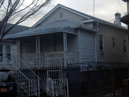House in the Bronx where 37-year-old Nouel Alba lives and allegedly used her computer to solicit donations for a Newtown shooting victim while reportedly posing as Noah Pozner's aunt. (credit: Eileen Lehpamer, 1010 WINS)
