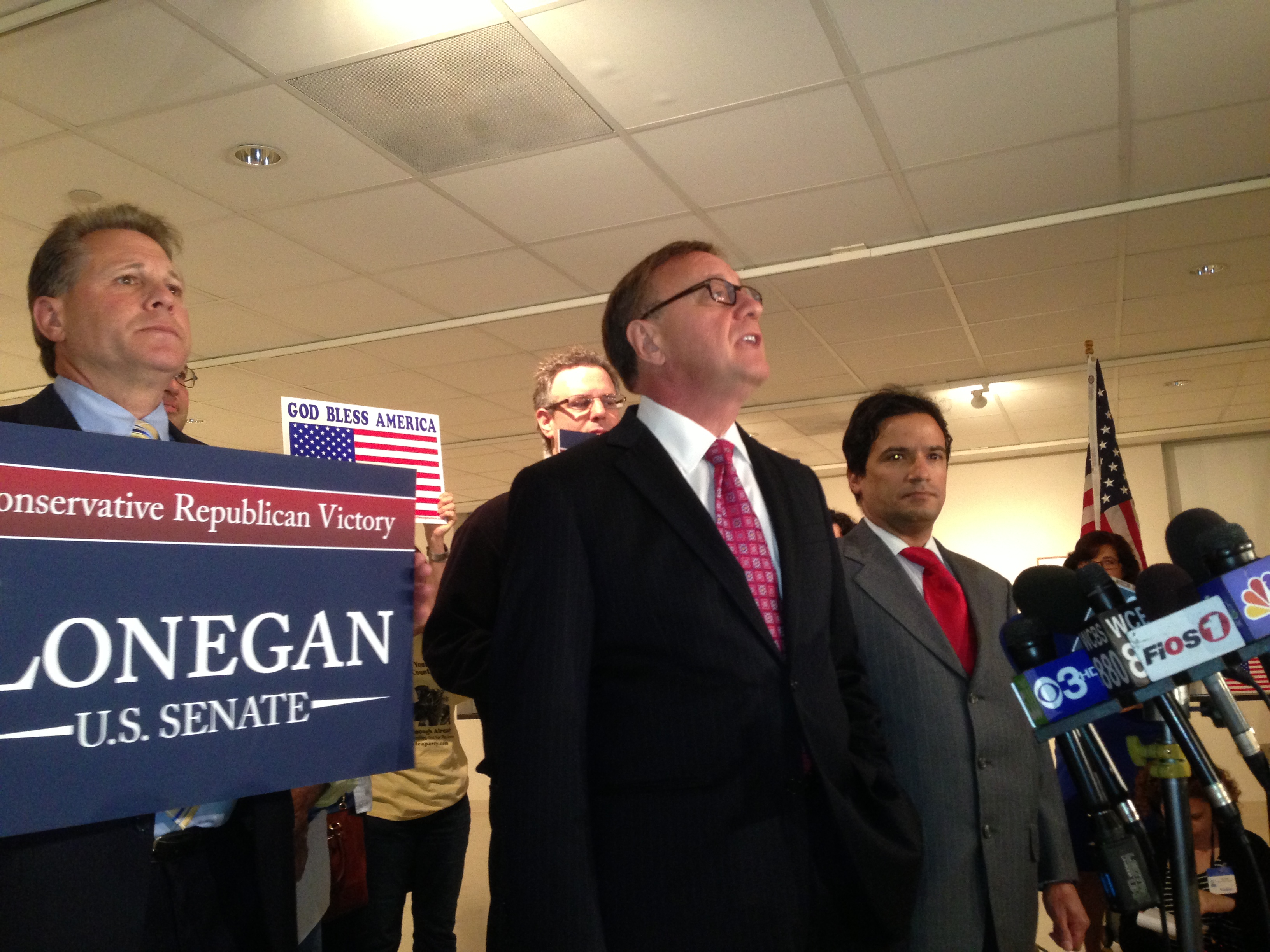 Steve Lonegan announcing he has 7,200 signatures on petition for U.S. Senate seat. (credit: Peter Haskell/WCBS 880)