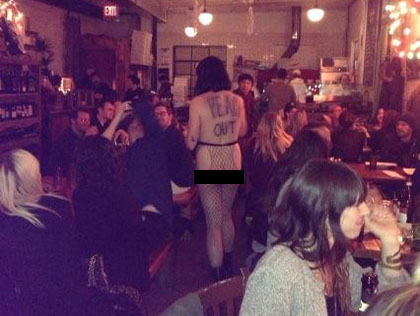 Waitress At Brooklyn Pizzeria Serves Customers In The Nude 
