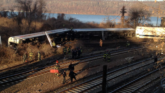 A Metro-North train derails near the Spuyten Duyvil station in the Bronx on Dec. 1, 2013. (credit: Roger Stern/1010 WINS) 