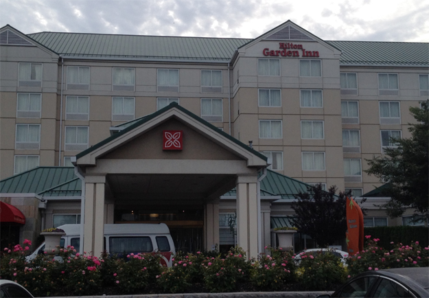 Couple Found Dead In Room At Staten Island Hilton Cbs New York