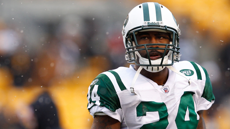 Darrelle Revis with the Jets in 2010 (Photo by Jared Wickerham/Getty Images)