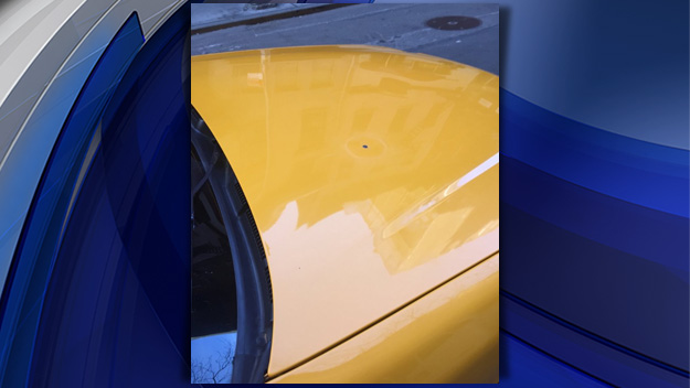 A man believes he was the victim of a credit card skimmer in this allegedly fake cab. He notes there was no medallion on the hood. (Credit: CBS2)