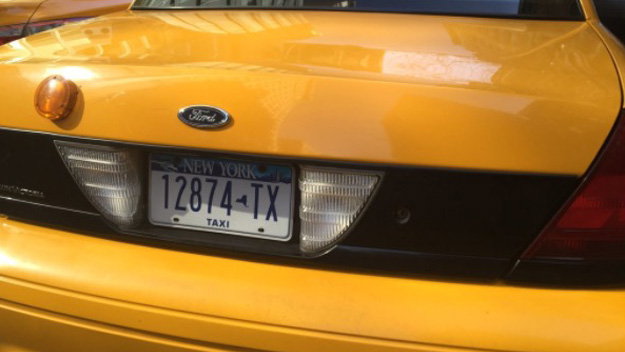 A man believes he was the victim of a credit card skimmer in this allegedly fake cab. He says the license plate was not right. (Credit: CBS2)
