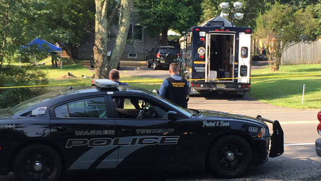 Police investigate a double murder-suicide in Warren, New Jersey, on Aug. 17, 2015. (Credit: Kelly Waldron/WCBS 880)