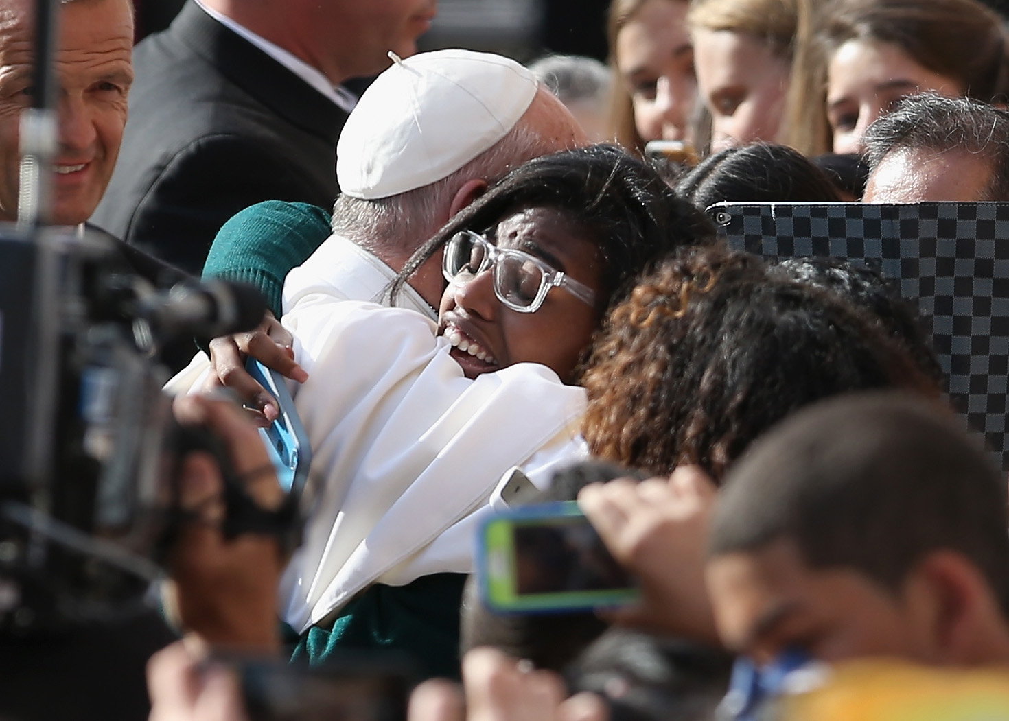 NEW YORK, NY - SEPTEMBER 25: Pope Francis greets school children upon his arrival to the Lady Queen of Angels school on September 25, 2015 in the Harlem neighborhood of New York City. The Pope visited the inner city Catholic school in east Harlem and met with children, immigrants and Catholic Charities workers on the second day of his visit to New York City. (Photo by John Moore/Getty Images)