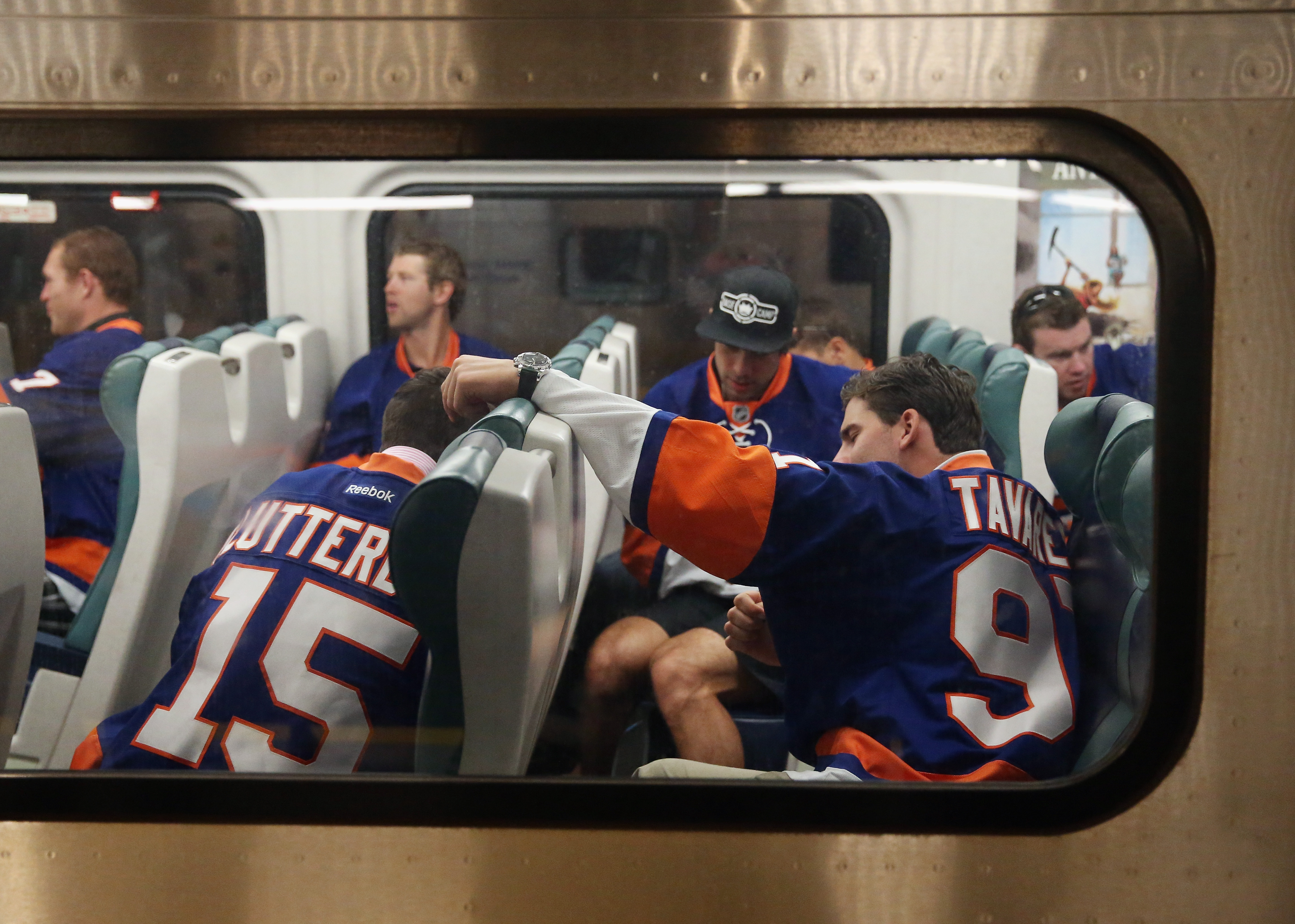Islanders Commuting To Brooklyn On LIRR Means A Lot Less Time At Home – CBS New York1500 x 1070