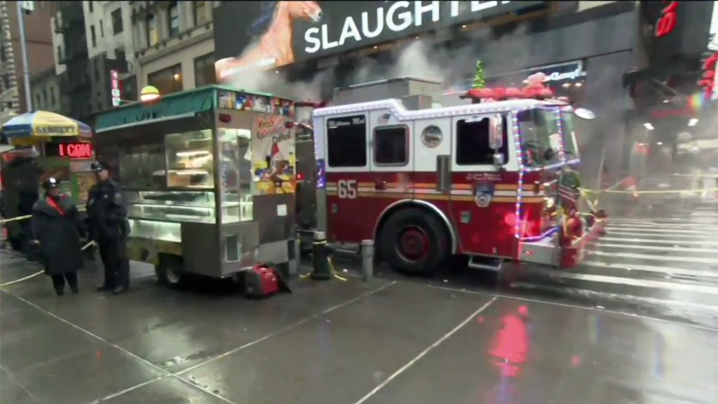 Woman Killed When Debris Falls Onto Sidewalk In Times Square Cbs