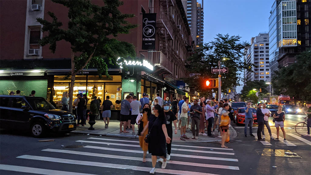 Crowds Pack Streets Outside Manhattan Bars Restaurants Over
