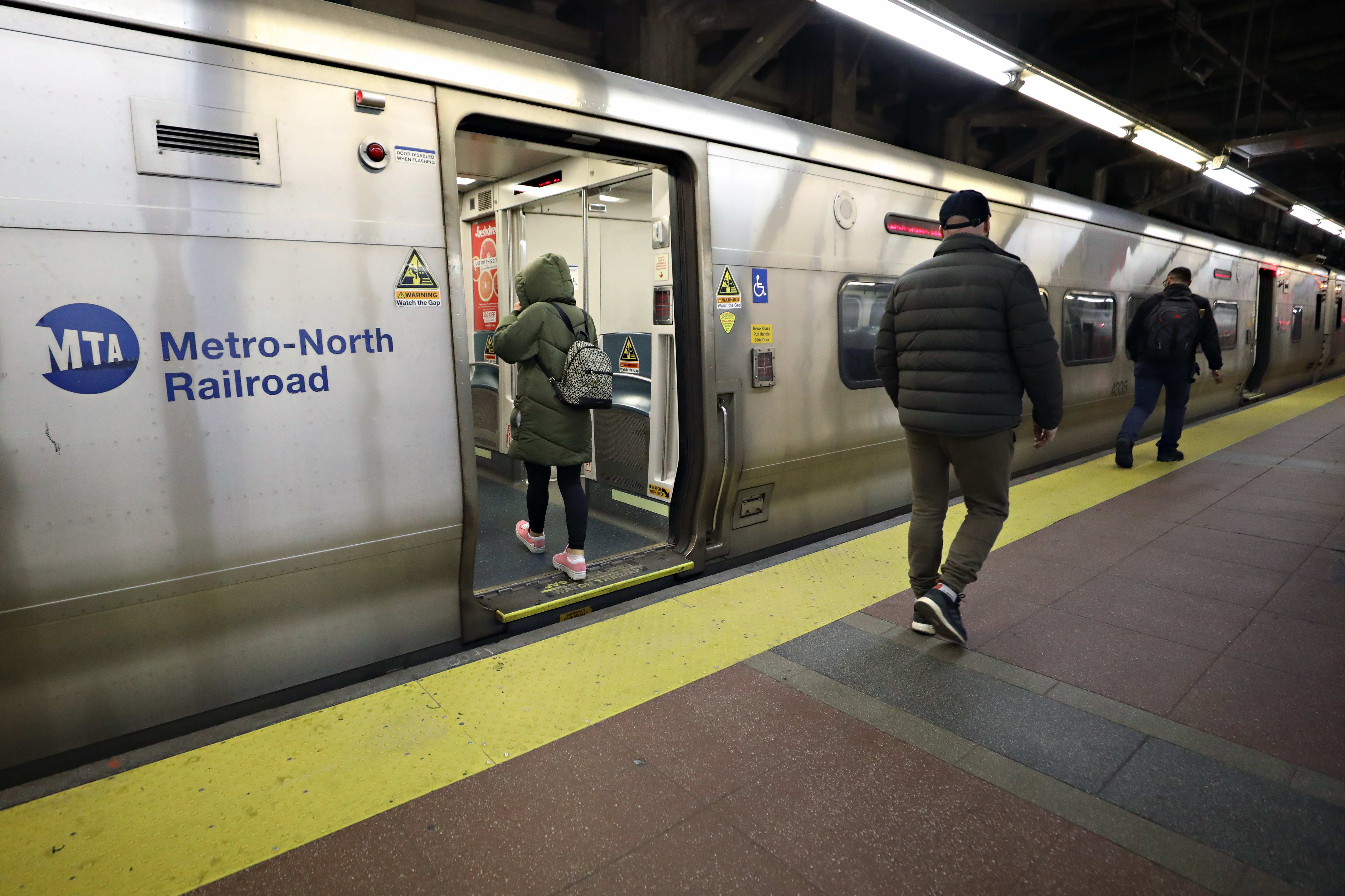 Dịch vụ LIRR và Metro-North bị đình chỉ trước Bão Henri – CBS New York