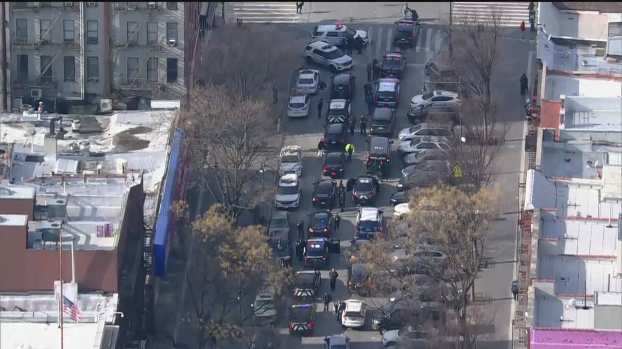 Westchester Police Departments reisen zu Ehren des gefallenen NYPD-Beamten Jason Rivera nach Harlem – CBS New York